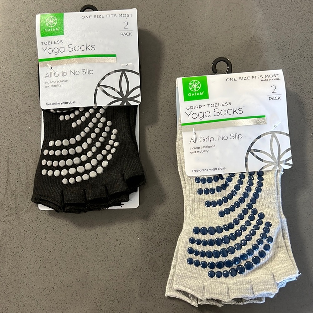 Gaiam grippy toeless yoga 4 pack socks grey white Pilates NWT